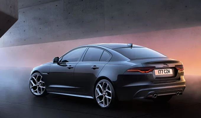 Машина на задньому приводі