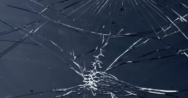 Трещина на стекле