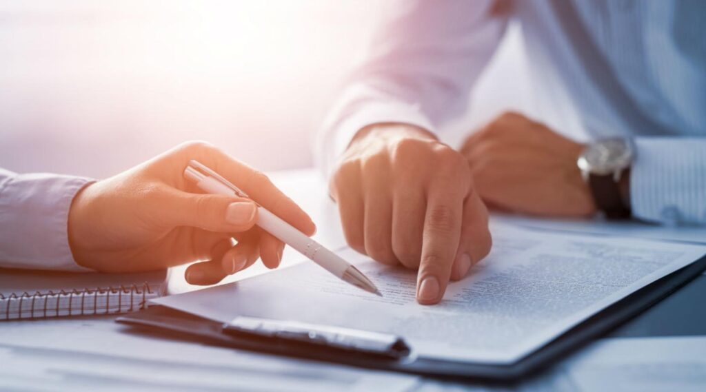 Мова та тон: професійність та впевненість