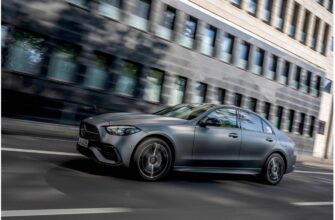 Mercedes-Benz C-Клас: динамічний седан для міста і подорожей