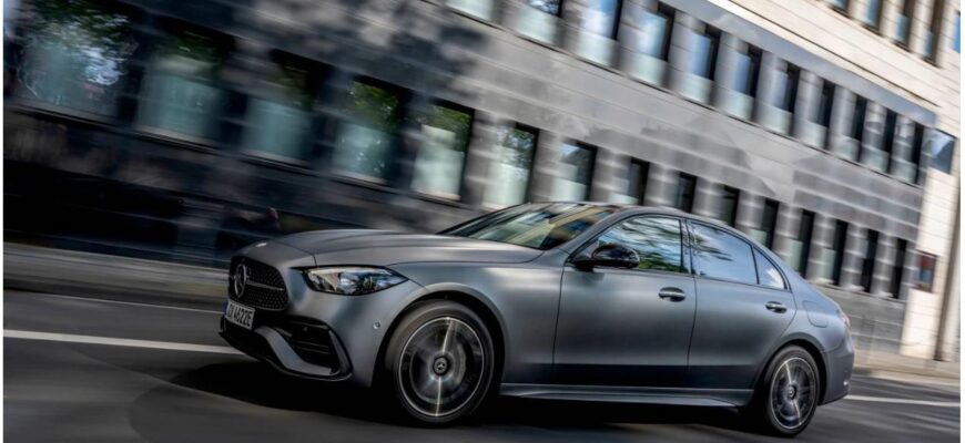 Mercedes-Benz C-Клас: динамічний седан для міста і подорожей