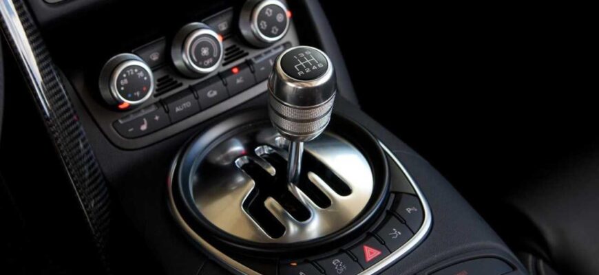 Чому варто навчатися водінню на механічній коробці передач